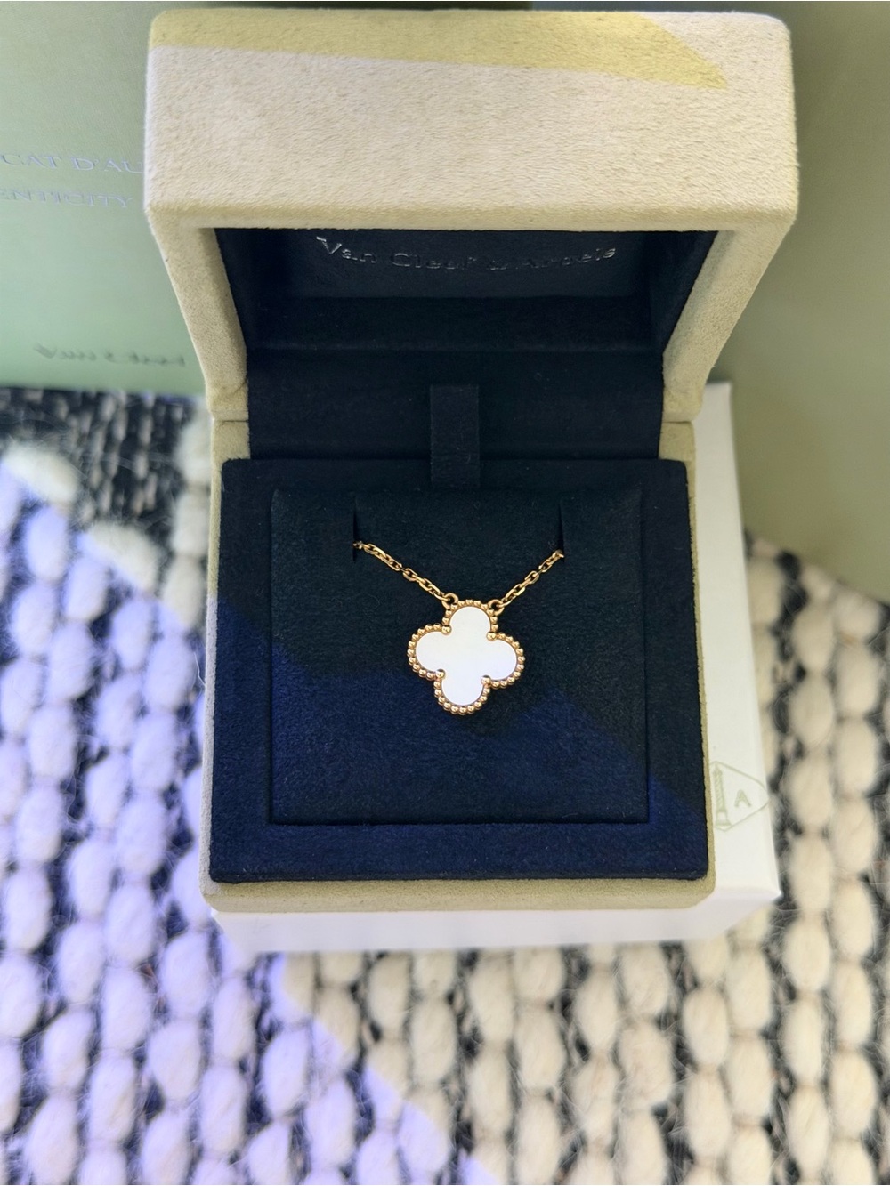 White mother of pearl vintage Alhambra pendant Van Cleef 18k yellow gold